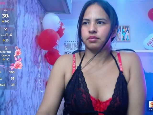 nicol-ross19's BongaCams show and profile
