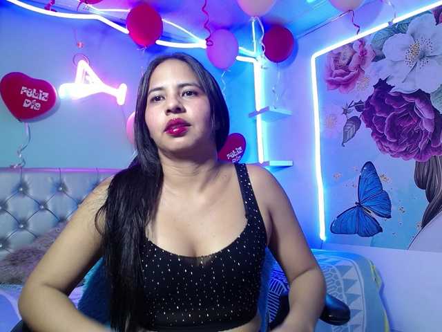 nicol-ross19's BongaCams show and profile