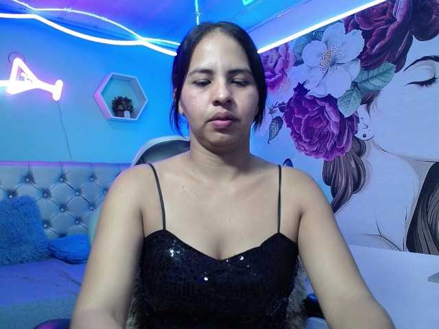 nicol-ross19's BongaCams show and profile