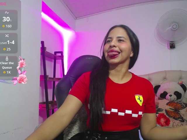 nicol-ross19's BongaCams show and profile