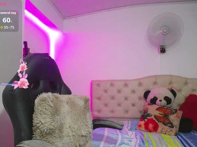 nicol-ross19's BongaCams show and profile