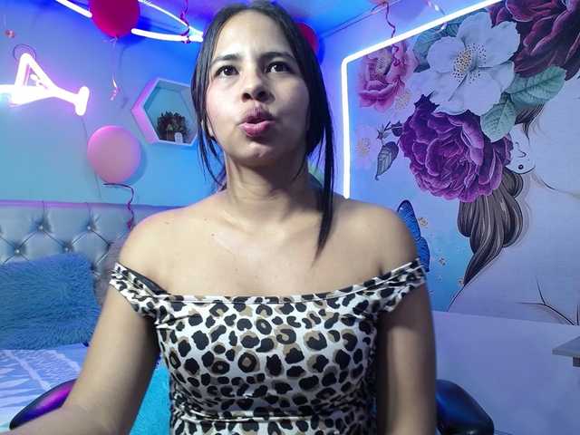 nicol-ross19's BongaCams show and profile