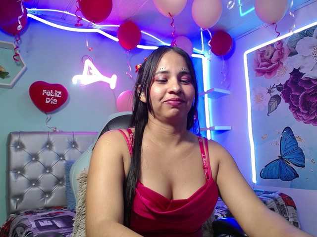 nicol-ross19's BongaCams show and profile