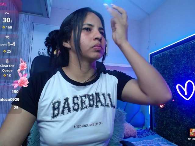 nicol-ross19's BongaCams show and profile