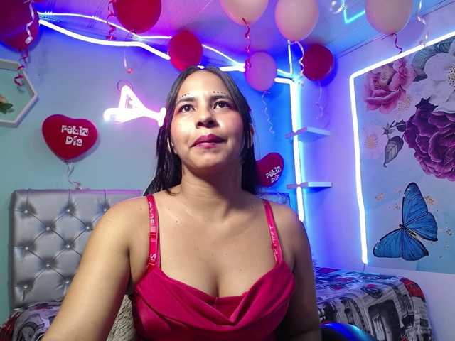 nicol-ross19's BongaCams show and profile