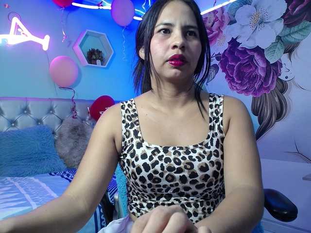 nicol-ross19's BongaCams show and profile