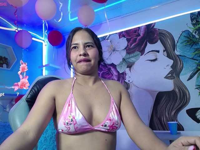 nicol-ross19's BongaCams show and profile