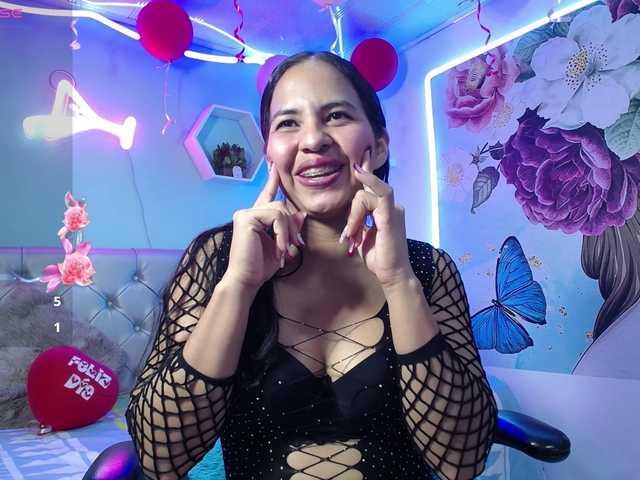 nicol-ross19's BongaCams show and profile