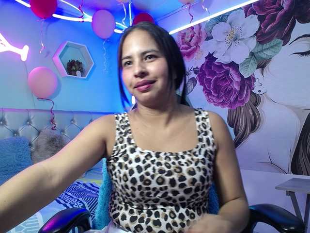 nicol-ross19's BongaCams show and profile