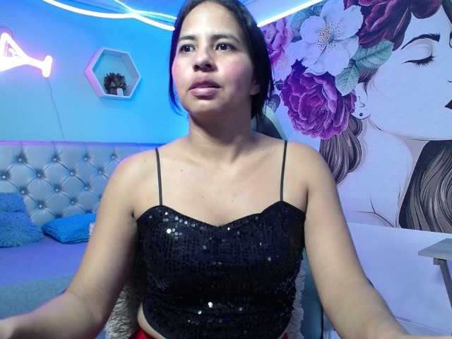 nicol-ross19's BongaCams show and profile