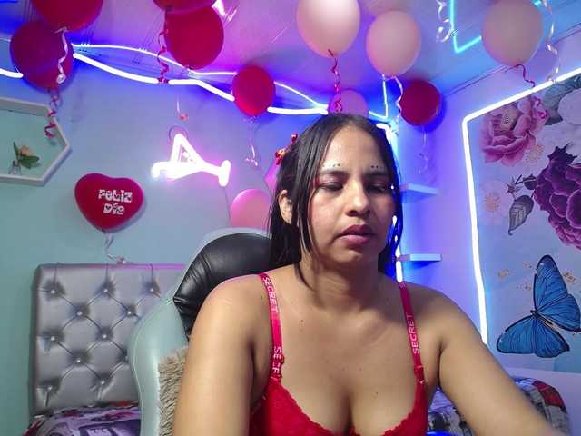 nicol-ross19's BongaCams show and profile