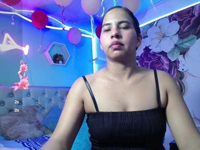 nicol-ross19's BongaCams show and profile