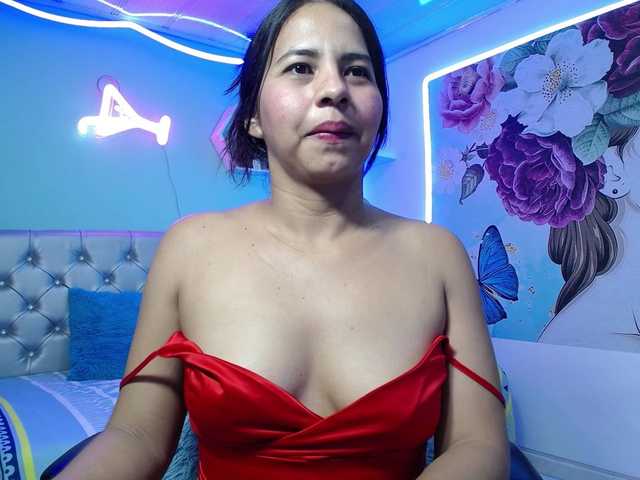 nicol-ross19's BongaCams show and profile