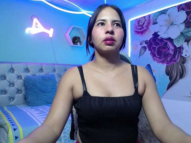 nicol-ross19's BongaCams show and profile