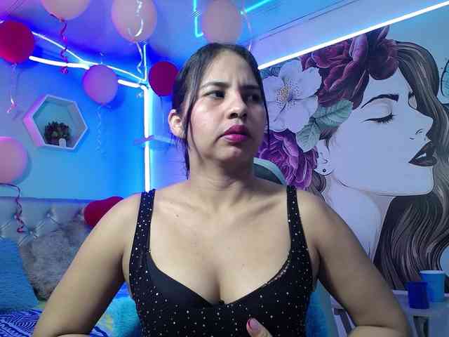 nicol-ross19 Live Webcam on BongaCams