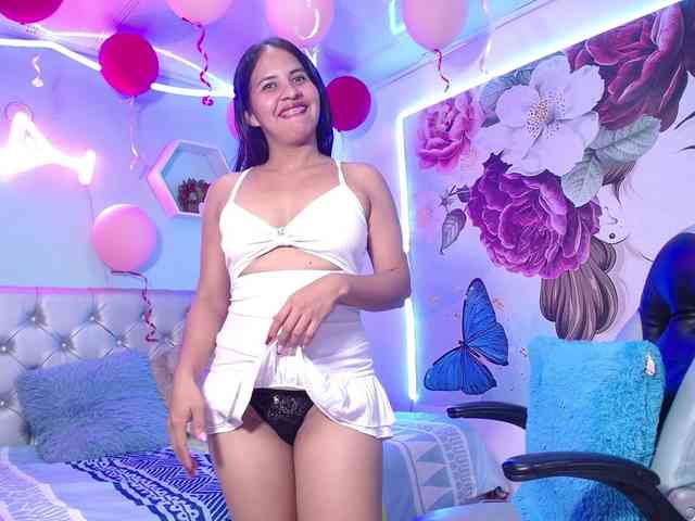 nicol-ross19 Live Webcam on BongaCams