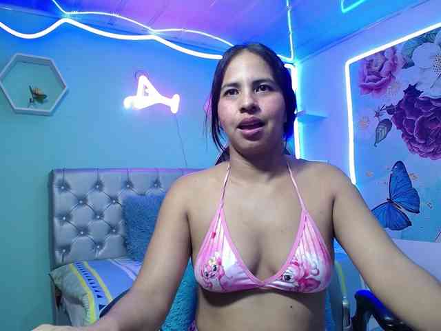 nicol-ross19 Live Webcam on BongaCams