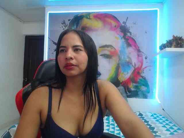 nicol-ross19 Live Webcam on BongaCams