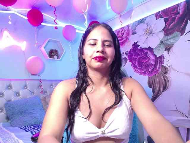nicol-ross19 Live Webcam on BongaCams