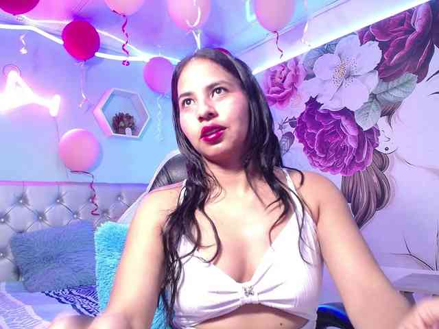 nicol-ross19 Live Webcam on BongaCams