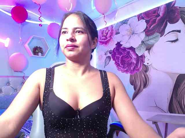 nicol-ross19 Live Webcam on BongaCams