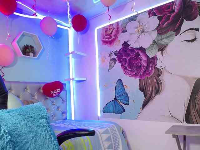 nicol-ross19 Live Webcam on BongaCams