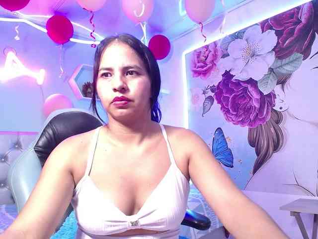nicol-ross19 Live Webcam on BongaCams
