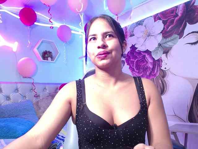 nicol-ross19 Live Webcam on BongaCams