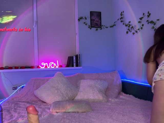 kitty1kristy1's BongaCams show and profile