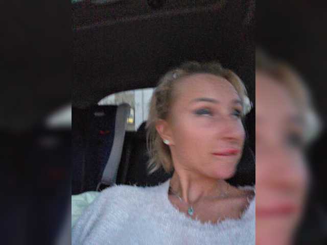 Valeriah's BongaCams show and profile