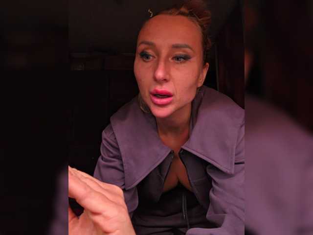 Valeriah's BongaCams show and profile