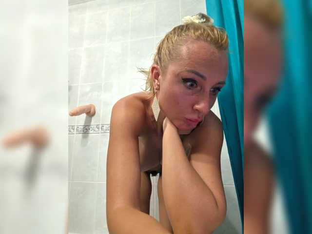 Valeriah's BongaCams show and profile