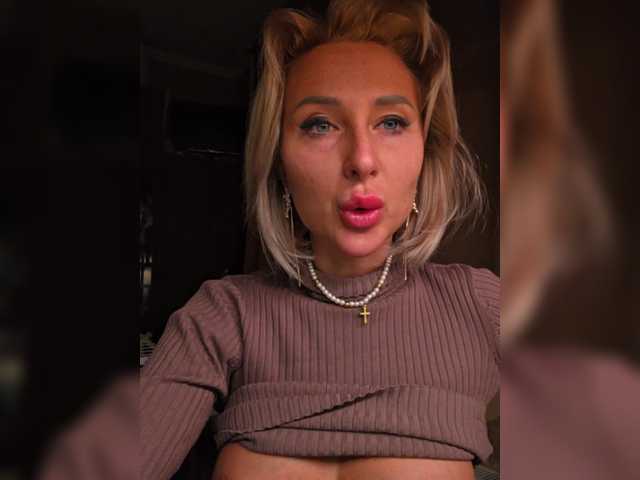 Valeriah's BongaCams show and profile