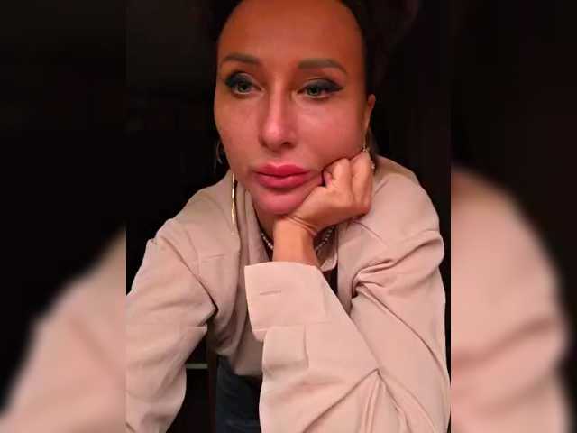 Valeriah's BongaCams show and profile