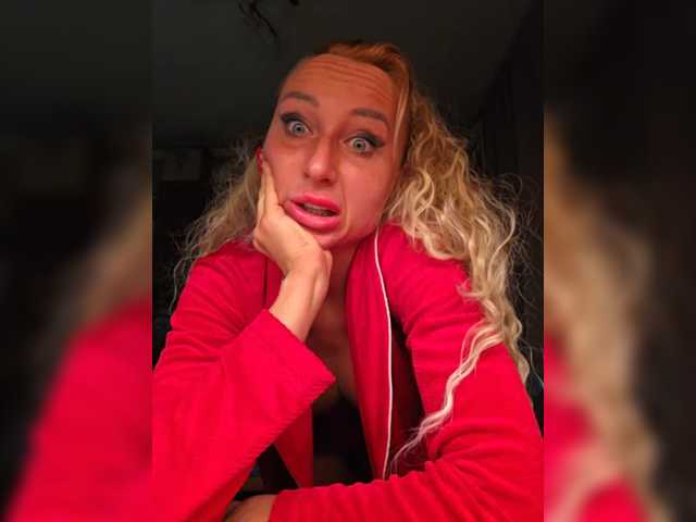 Valeriah live cam profile