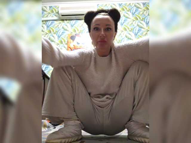 Valeriah's BongaCams show and profile