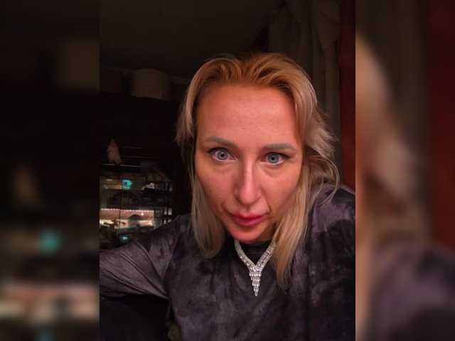 Valeriah's BongaCams show and profile