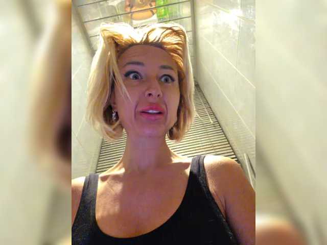 Valeriah's BongaCams show and profile