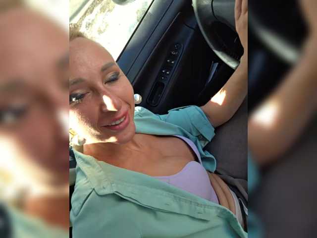 Valeriah's BongaCams show and profile