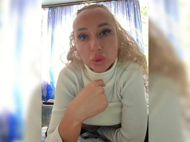 Valeriah – webcam model profile photo