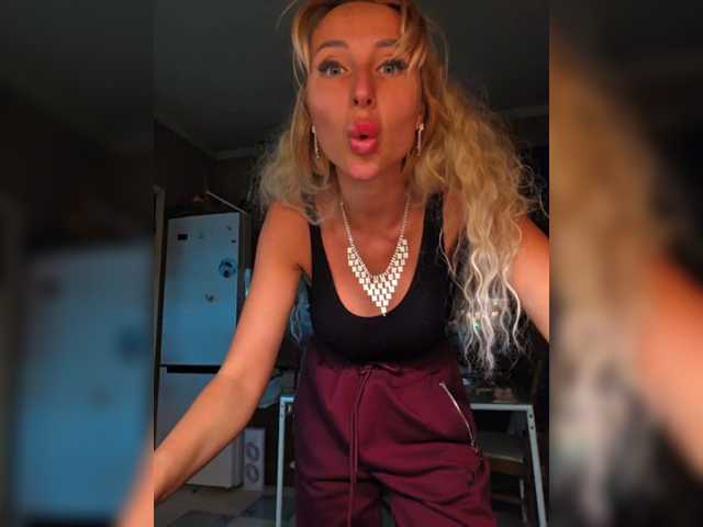 Valeriah's BongaCams show and profile
