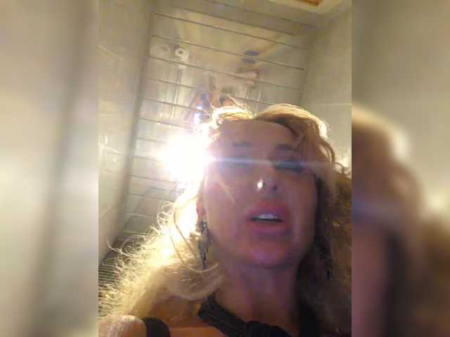 Valeriah's BongaCams show and profile