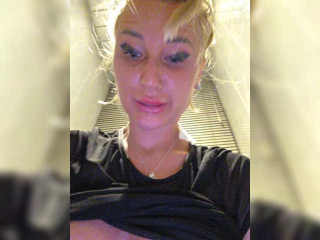 Valeriah's BongaCams show and profile