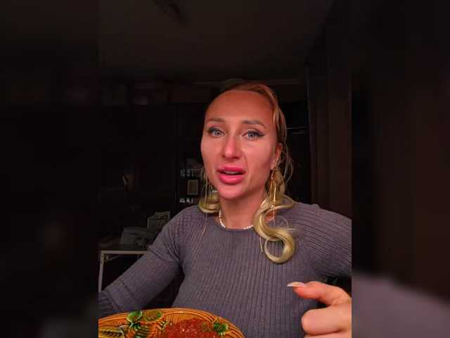 Valeriah's BongaCams show and profile