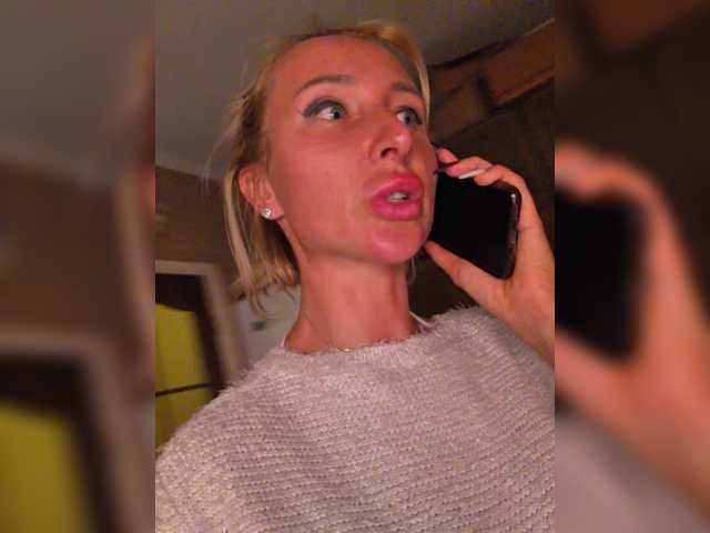 Valeriah's BongaCams show and profile