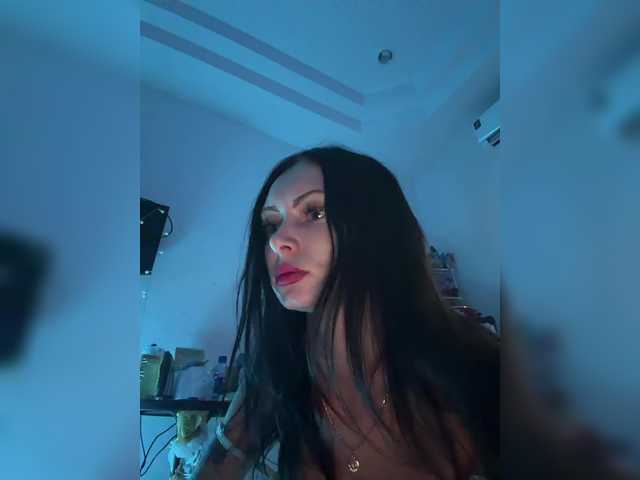 AnaWolmen's BongaCams show and profile