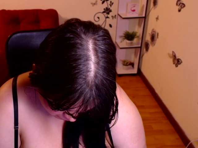 DaniCurvy's BongaCams show and profile