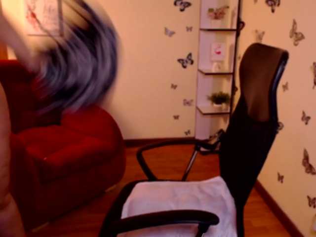 DaniCurvy's BongaCams show and profile