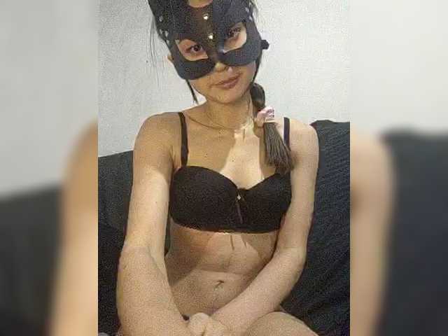 Mikki-blek's BongaCams show and profile