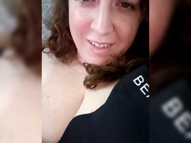 Olga372's BongaCams show and profile